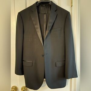 PROM SEASON.  Men’s black tuxedo. Jospeh Banks. Size 42R.
